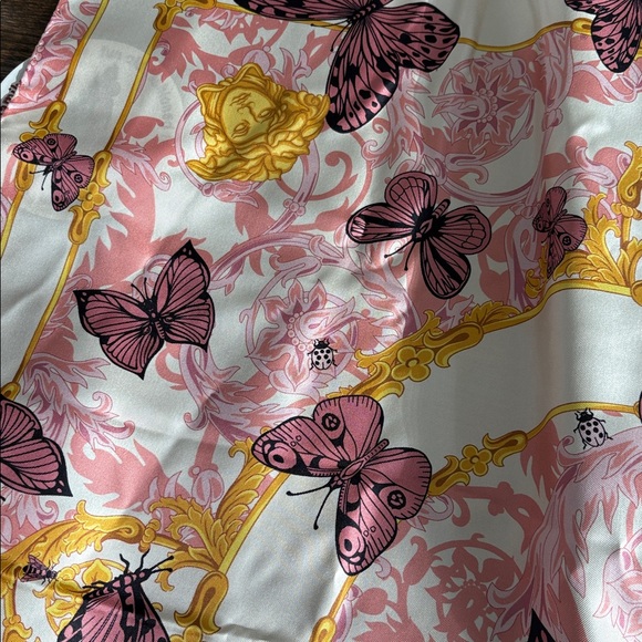 Versace Multi-Color Heritage Butterfly Print Silk Shawl Scarf Pink & White NIB - Picture 5 of 7